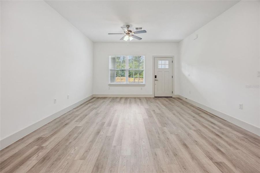 Spacious, unfurnished interior of a new home in , Citrus Springs (Image 13).