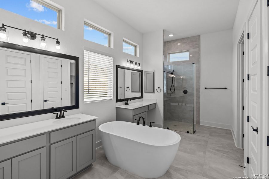 Furnished interior view inside a new home in Mesa Western, Cibolo (Image 9).