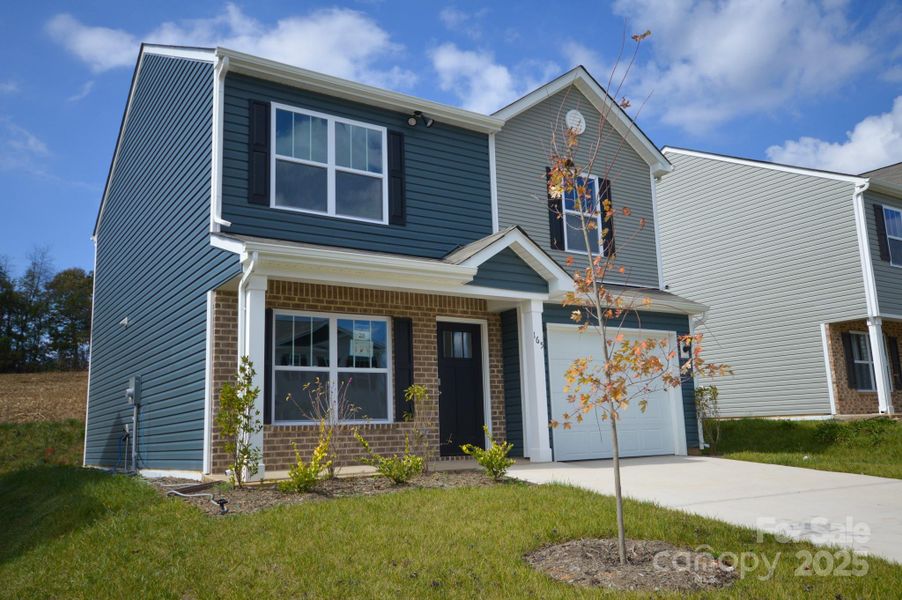 Exterior details and patio area of a home in Patton Cove, Clyde (Image 3).