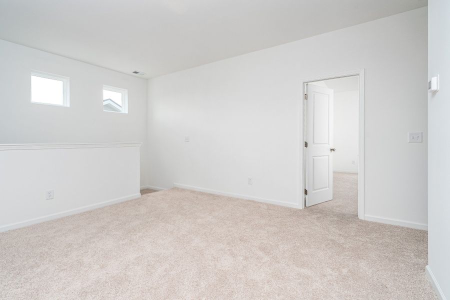 Spacious, unfurnished interior of a new home in Ridgewood, Shelbyville (Image 16).