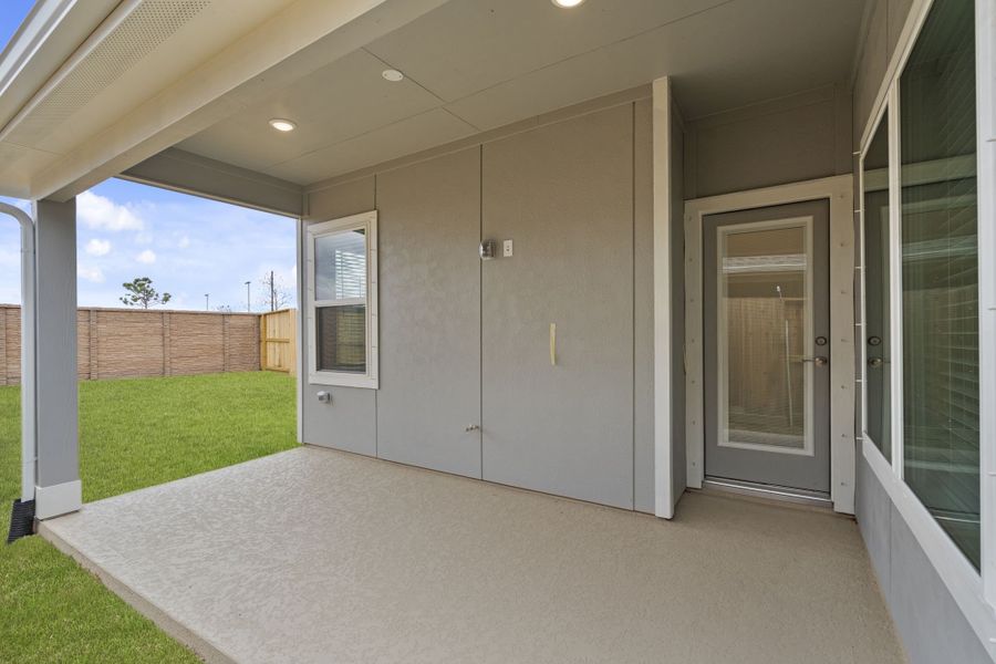 Exterior details and patio area of a home in Meridiana, Manvel (Image 23).