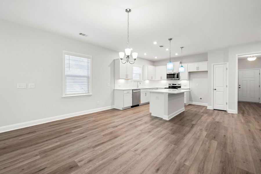 Spacious, unfurnished interior of a new home in Waterways, Richmond Hill (Image 14).