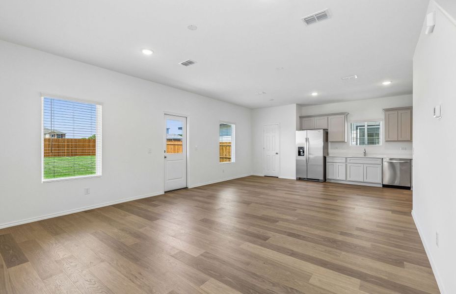 Representative unfurnished interior of a home built from the Comal by Centex in Cottonwood Creek, Howe (Image 18).
