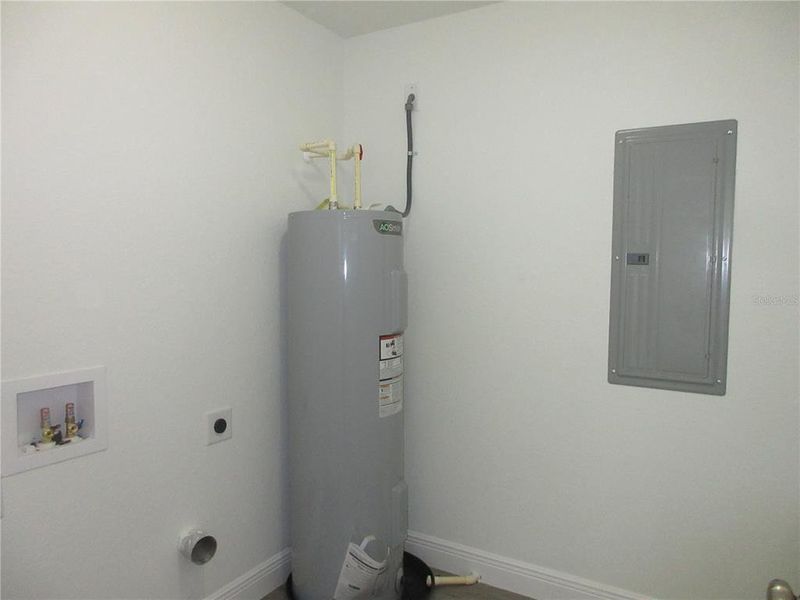 Furnished interior view inside a new home in , Ocklawaha (Image 4).