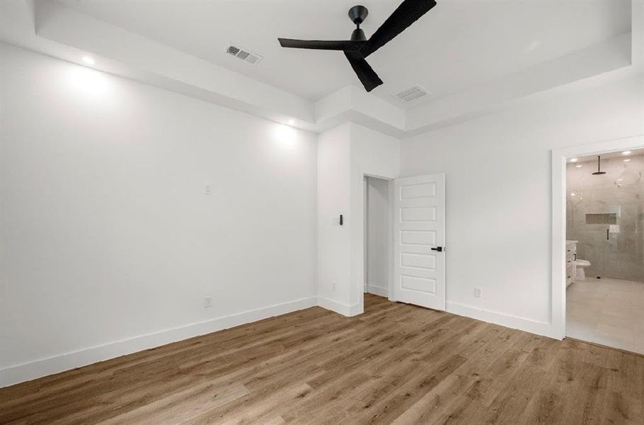 Spacious, unfurnished interior of a new home in , Leonard (Image 9).