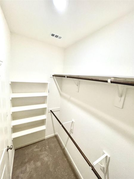 Spacious, unfurnished interior of a new home in , Bay City (Image 10).