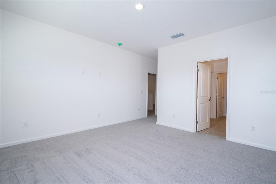 Spacious, unfurnished interior of a new home in , Orlando (Image 76).