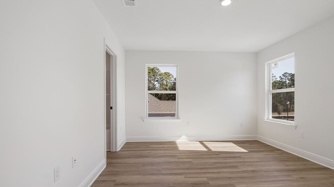 Spacious, unfurnished interior of a new home in Colonial East, Panama City Beach (Image 35). Spacious, unfurnished interior of a new home in Colonial East, Panama City Beach (Image 35).