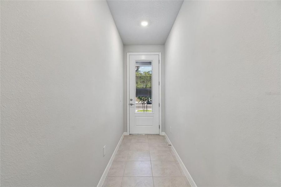 Spacious, unfurnished interior of a new home in Preserve at The Cays – The Driftwood Series, Daytona Beach (Image 17). Spacious, unfurnished interior of a new home in Preserve at The Cays – The Driftwood Series, Daytona Beach (Image 17).