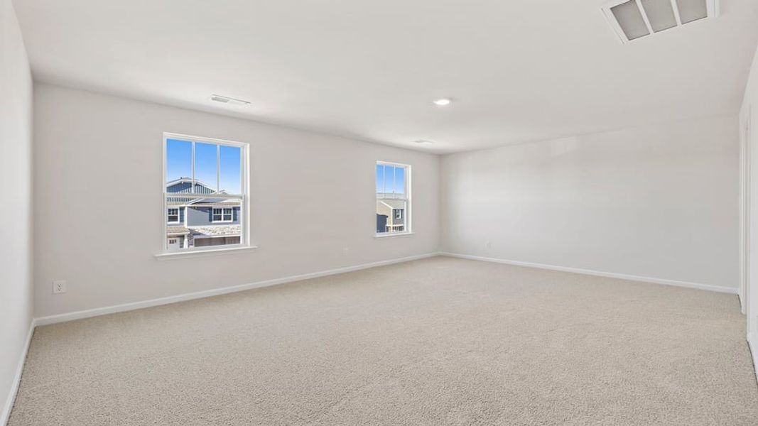 Spacious, unfurnished interior of a new home in Sage Grove, Lyman (Image 25).