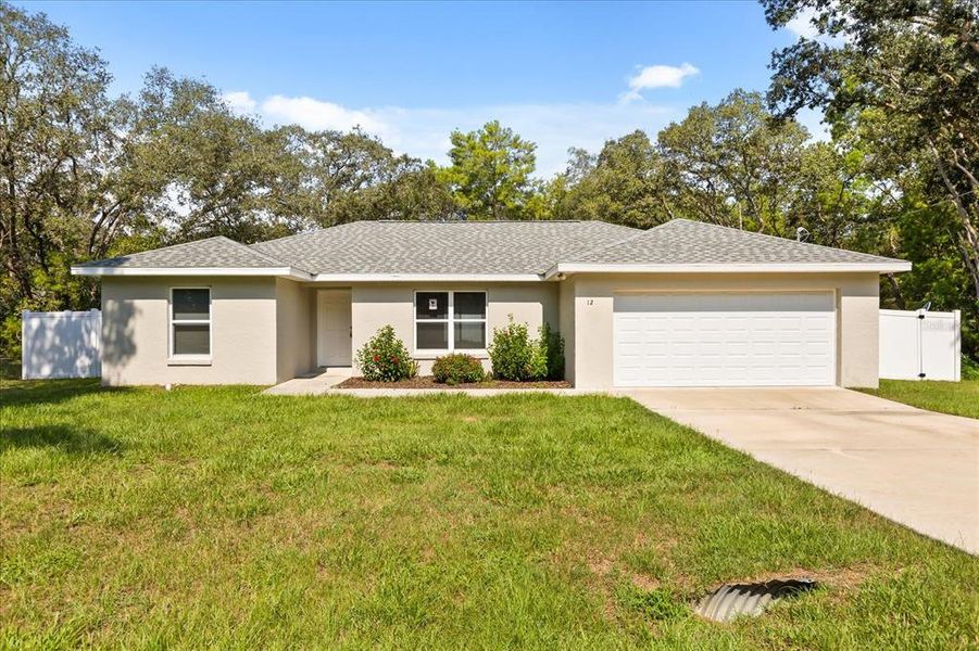 12 Fisher Trace Pl Ocklawaha, FL 32179