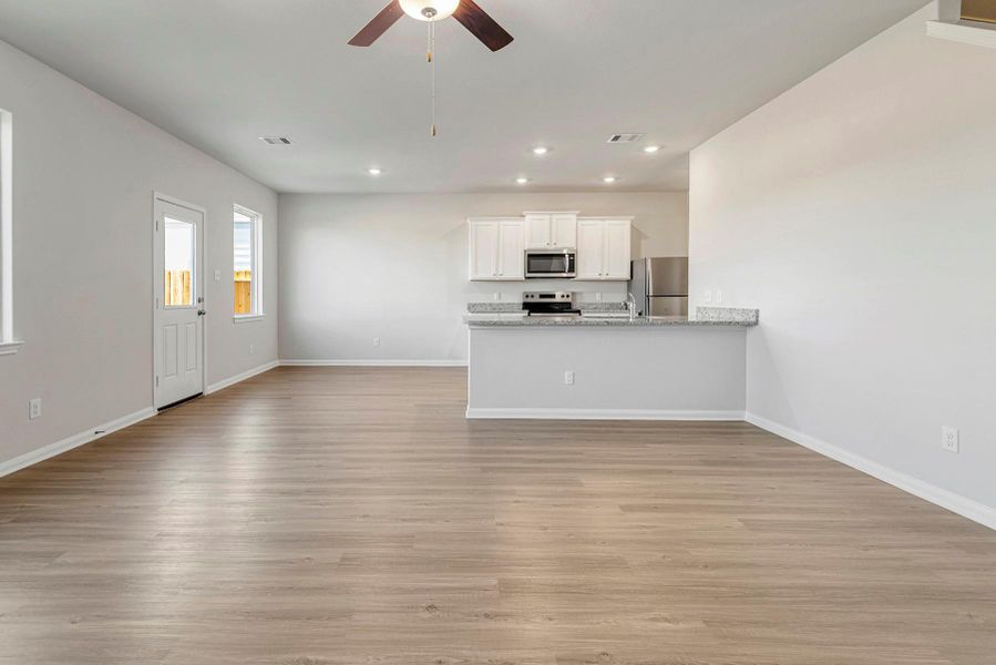 Spacious, unfurnished interior of a new home in Cypress Trails at Bauer Landing, Hockley (Image 5).