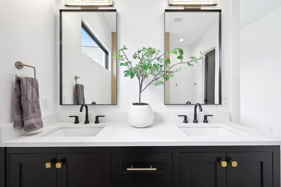 Furnished interior view inside a new home in , Strawn (Image 4).