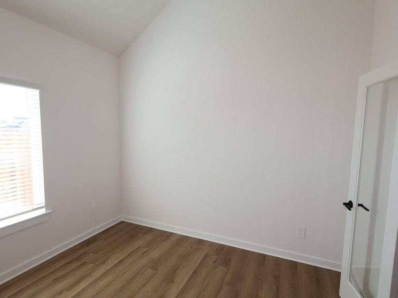 Spacious, unfurnished interior of a new home in Sorella, Tomball (Image 24).