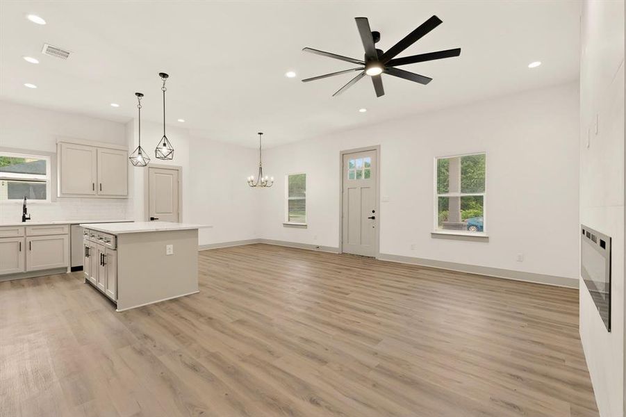 Spacious, unfurnished interior of a new home in , West Tawakoni (Image 15). Spacious, unfurnished interior of a new home in , West Tawakoni (Image 15).