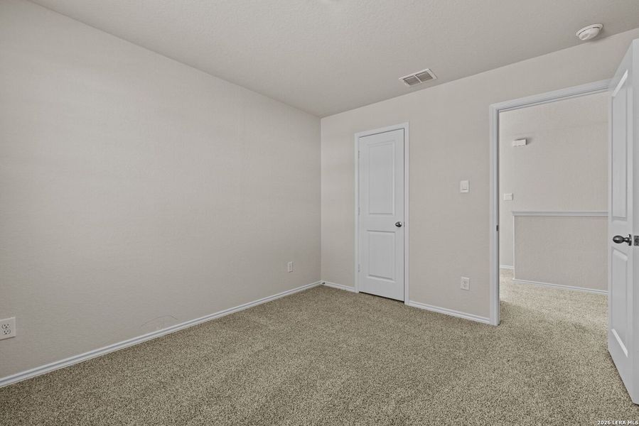 Spacious, unfurnished interior of a new home in Stonehill, San Antonio (Image 15).