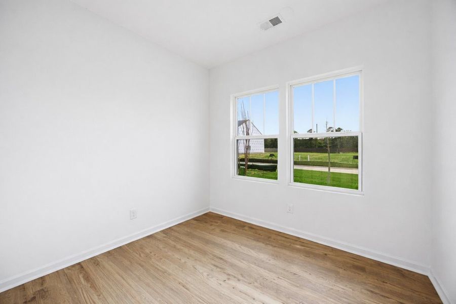 Spacious, unfurnished interior of a new home in Reeves Crossing, St. George (Image 10).