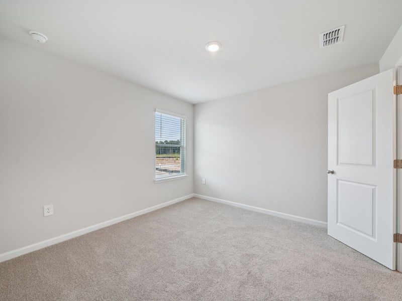 Spacious, unfurnished interior of a new home in Northwoods at Mirror Lake, Villa Rica (Image 18).