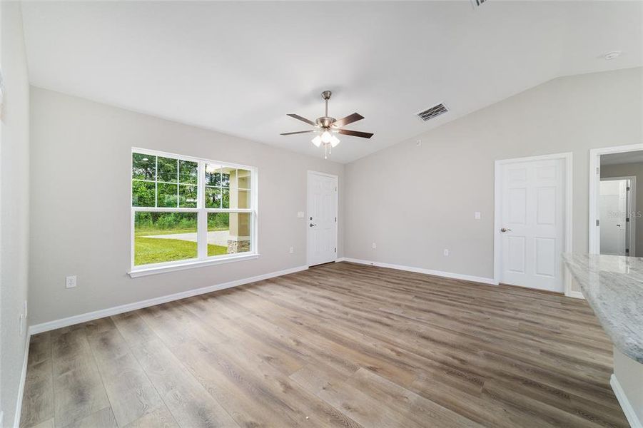 Spacious, unfurnished interior of a new home in , Ocala (Image 8).