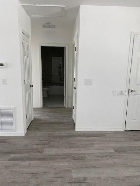 Spacious, unfurnished interior of a new home in , Gainesville (Image 13).