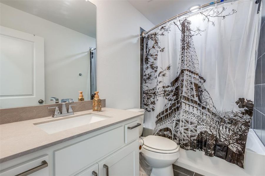 Full ensuite second floor bathroom with a shower / bath combo and sizeable vanity! Full ensuite second floor bathroom with a shower / bath combo and sizeable vanity!