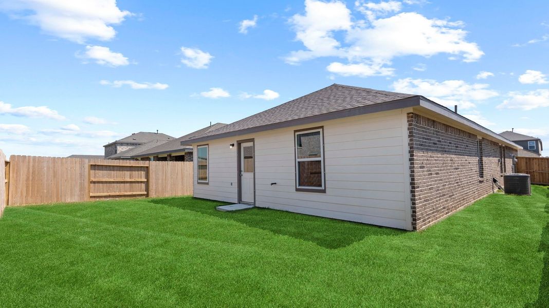 Representative exterior photo of a completed home built from the ESTERO by D.R. Horton in Canterra Creek 45' and 50' Homesites, Iowa Colony, TX (Image 15).
