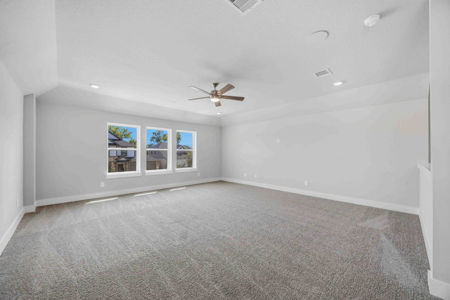 Spacious, unfurnished interior of a new home in Laurel Landing, Alvin (Image 24).