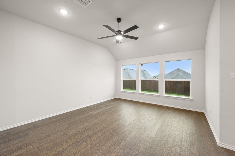Spacious, unfurnished interior of a new home in Chisholm Hills, Cleburne (Image 17).
