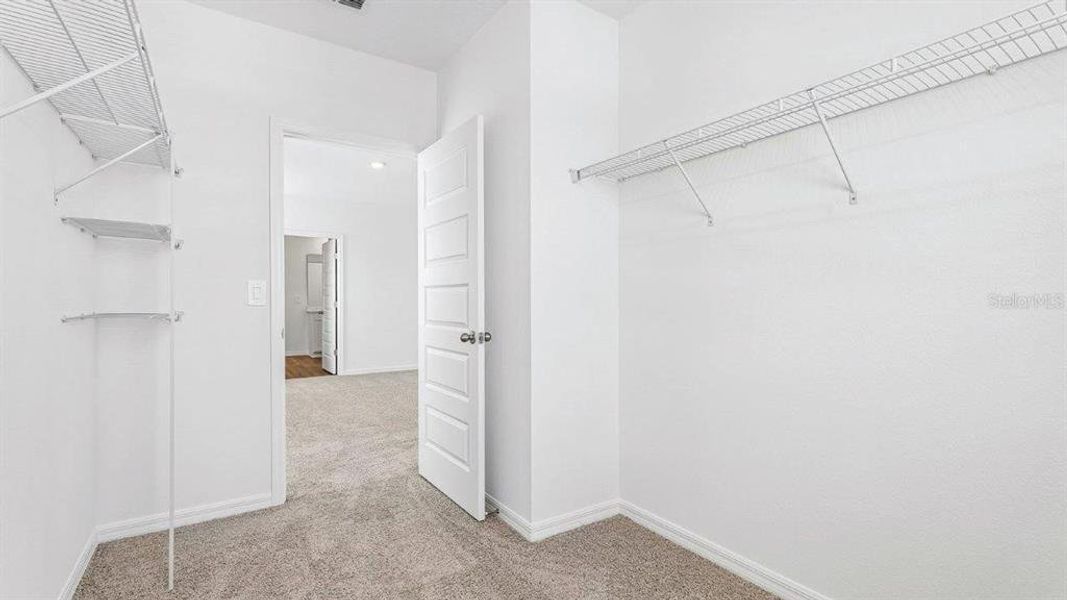 Spacious, unfurnished interior of a new home in , Winter Haven (Image 29).