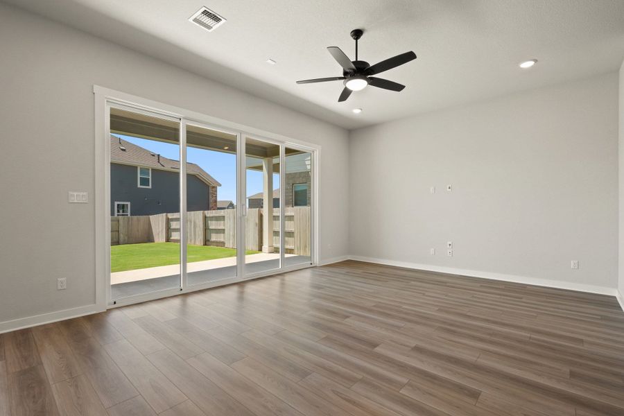 Spacious, unfurnished interior of a new home in Lariat, Liberty Hill (Image 30).