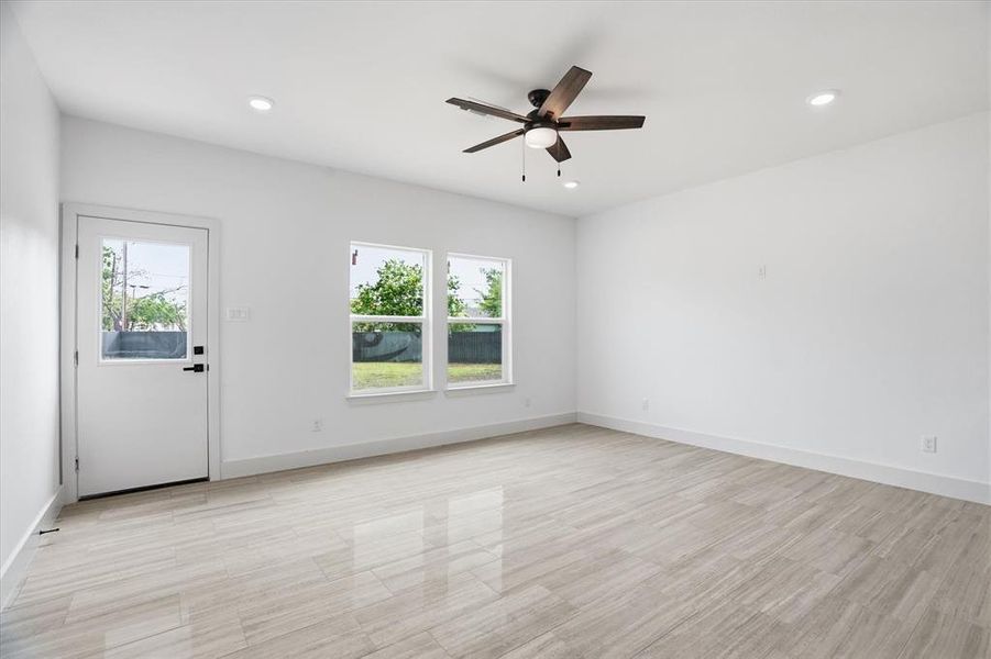 Spacious, unfurnished interior of a new home in , Mineral Wells (Image 14).
