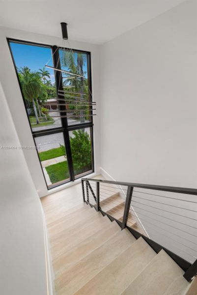 Spacious, unfurnished interior of a new home in , Hollywood (Image 20).