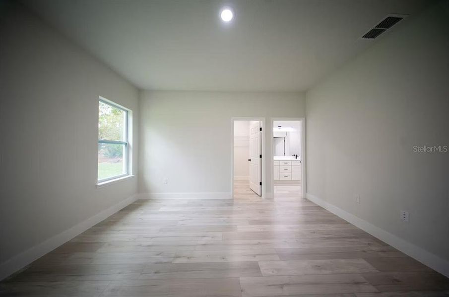 Spacious, unfurnished interior of a new home in , Citrus Springs (Image 15).