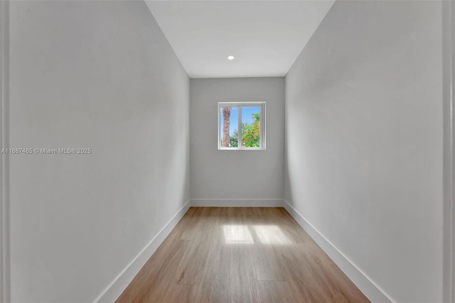 Spacious, unfurnished interior of a new home in , Coral Springs (Image 17).