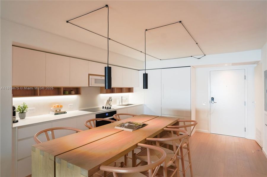 Furnished interior view inside a new home in , Bal Harbour (Image 10).