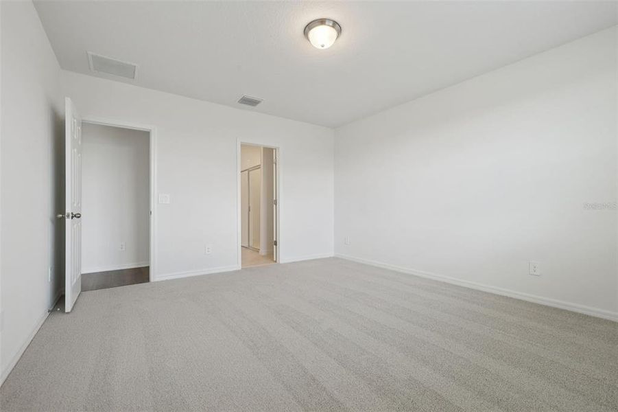 Spacious, unfurnished interior of a new home in The Reserve at Twin Lakes, St. Cloud (Image 26).