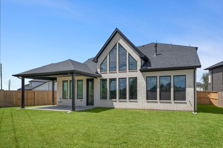 Exterior details and patio area of a home in Sienna Village of Anderson Springs 50', Missouri City (Image 3).