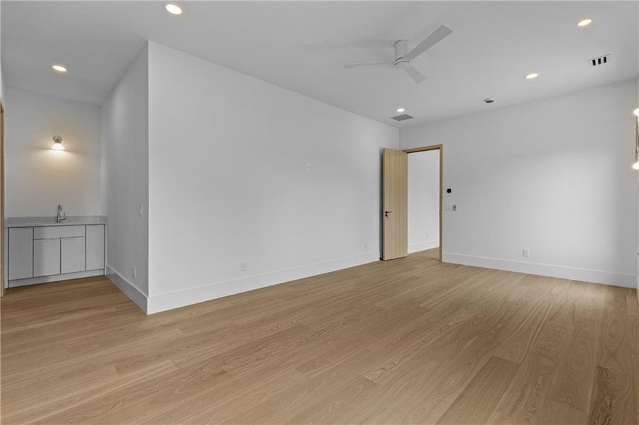 Spacious, unfurnished interior of a new home in , Sugar Hill (Image 81).
