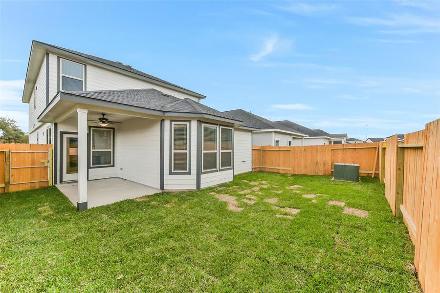 Exterior details and patio area of a home in Anderson Lakes, Houston (Image 26).