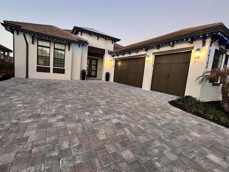 Exterior details and patio area of a home in , Wesley Chapel (Image 29).