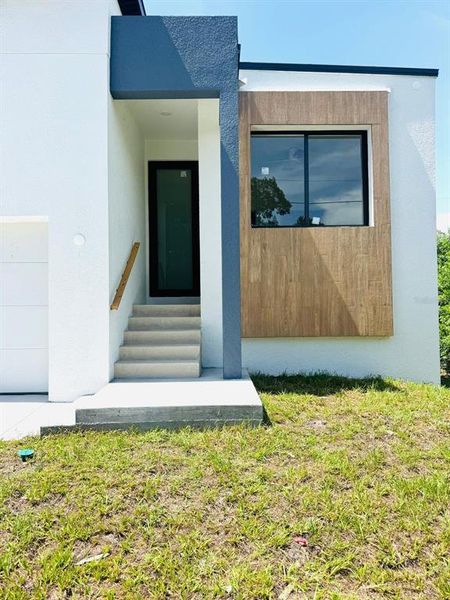 Exterior details and patio area of a home in , Punta Gorda (Image 4).