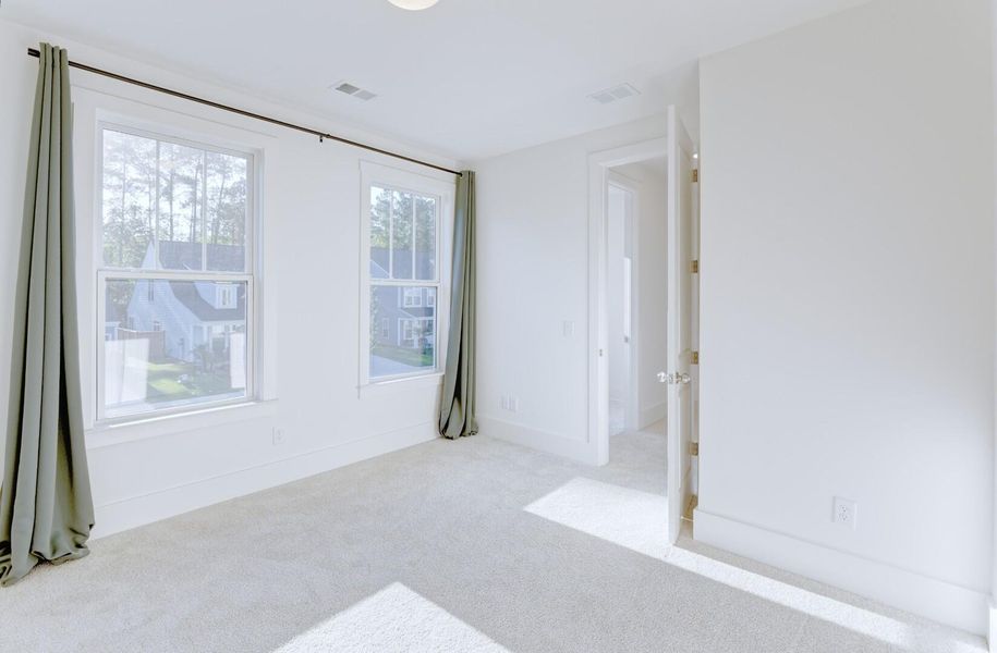 Spacious, unfurnished interior of a new home in Homecoming, Ravenel (Image 12).