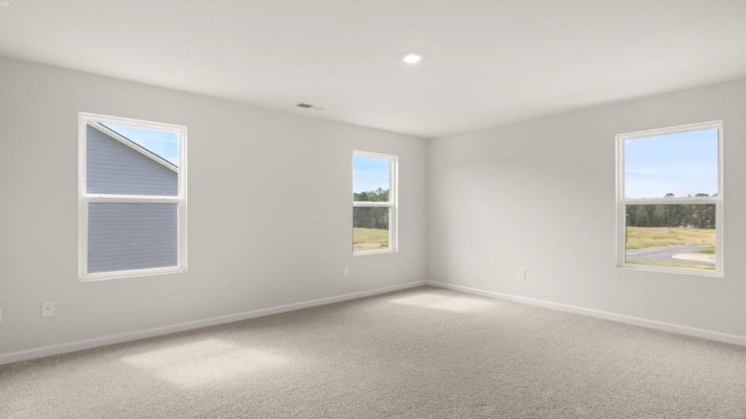 Spacious, unfurnished interior of a new home in Fairway 17 at Mirror Lake, Villa Rica (Image 16).