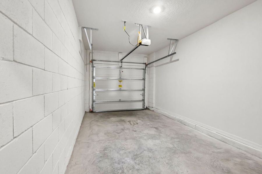 Spacious, unfurnished interior of a new home in Reserve at Forest Lake Townhomes, Lake Wales (Image 14).