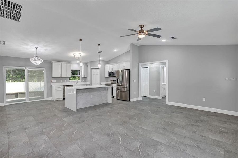 Spacious, unfurnished interior of a new home in , Belleview (Image 26).