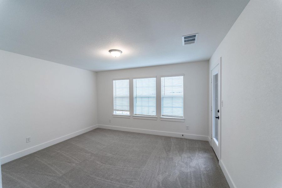 Spacious, unfurnished interior of a new home in Lariat, Liberty Hill (Image 20).