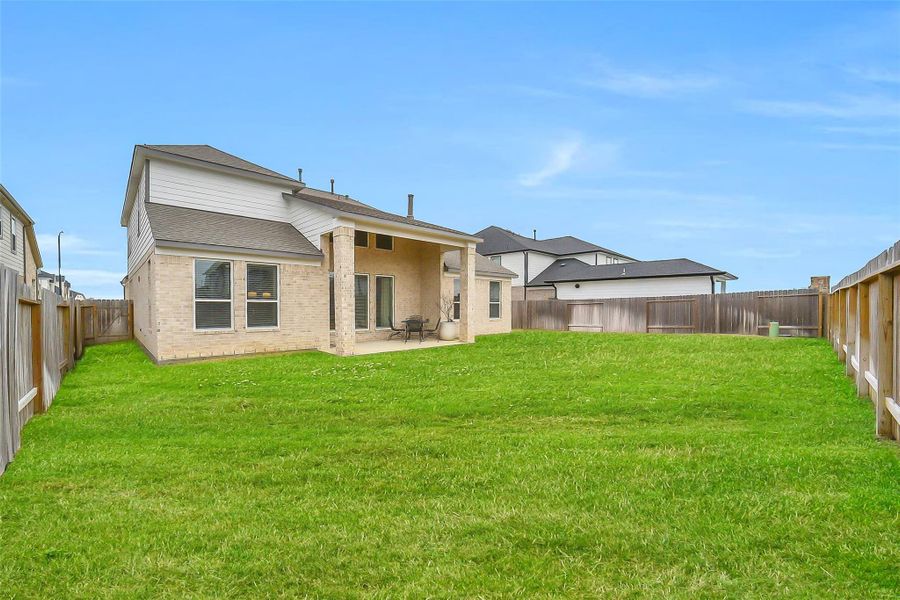 Exterior details and patio area of a home in Beacon Hill, Waller (Image 25).