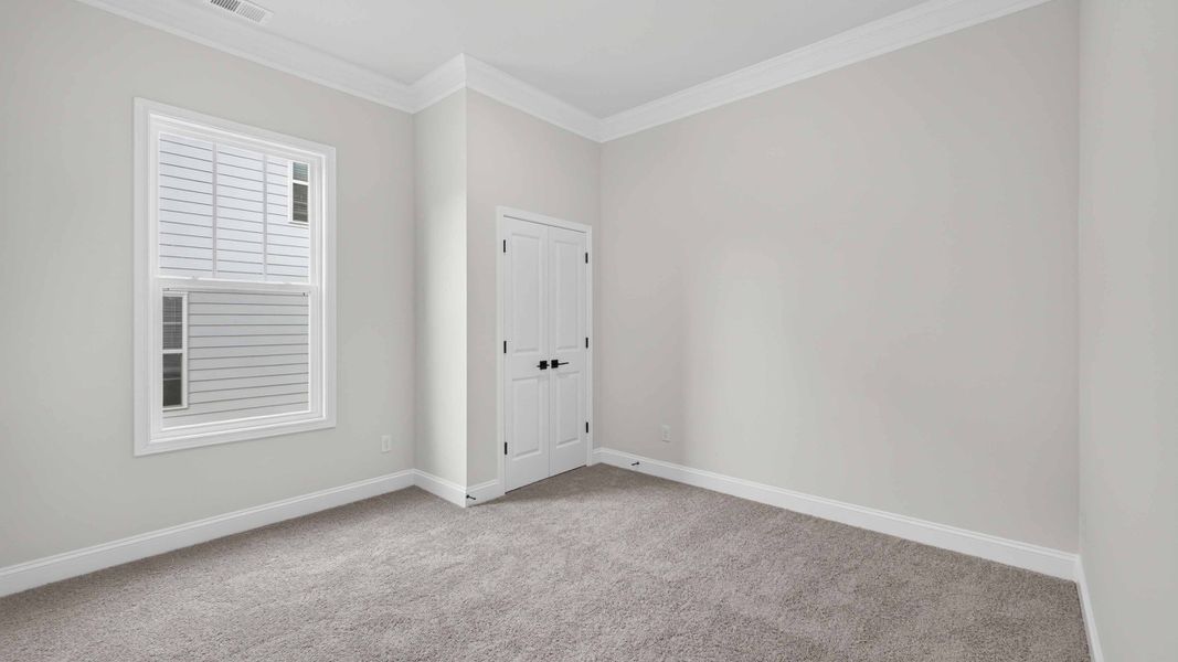 Spacious, unfurnished interior of a new home in Sylvan Creek, Denver (Image 20).