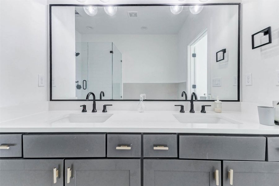 Close-up of interior finishes inside a home in Eastwood Estates, Houston (Image 13). Close-up of interior finishes inside a home in Eastwood Estates, Houston (Image 13).