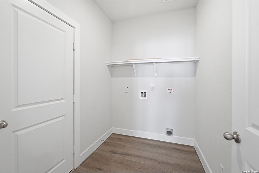 Spacious, unfurnished interior of a new home in Hickory Ridge, Elmendorf (Image 30).